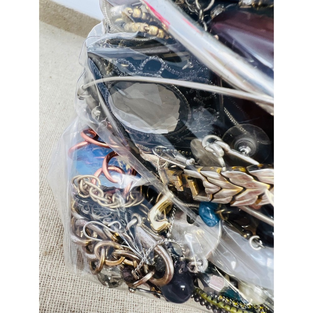 Vintage & Modern Gold & Silver Tone Mixed Metal Scrap/Wearable Jewelry Lot 8lbs - Picture 14 of 16